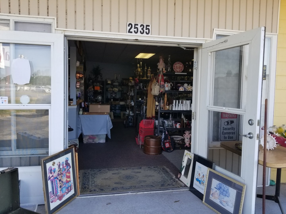 B&M Thrift and Antiques B&M Thrift and Antiques