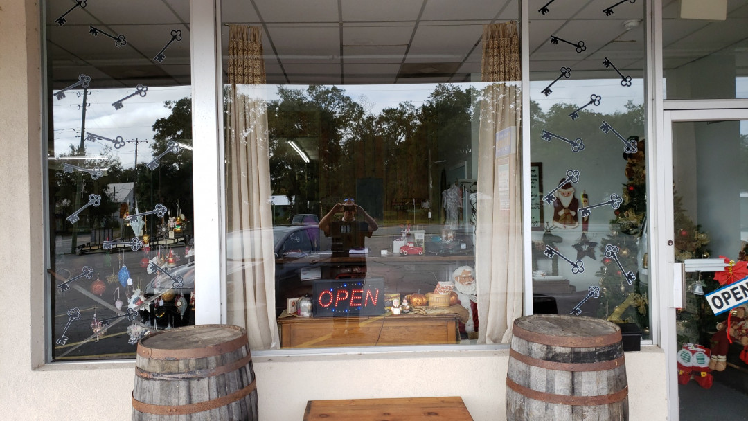 Jolly's Antiques and Shabby Chics Jolly's Antiques and Shabby Chics