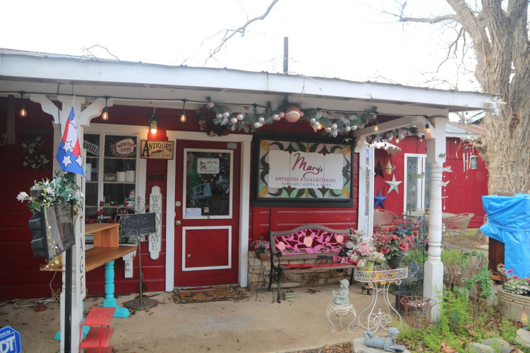 Mary's Antiques And Collectables