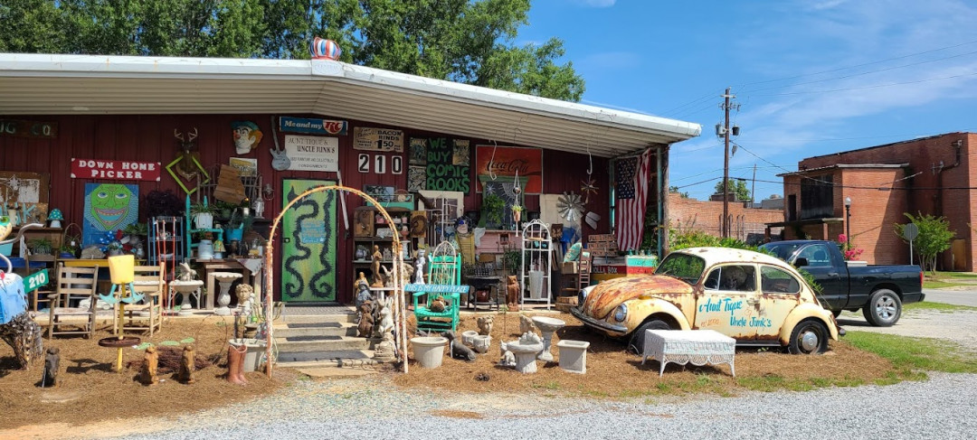 Aunt Tique & Uncle Junk's Aunt Tique & Uncle Junk's
