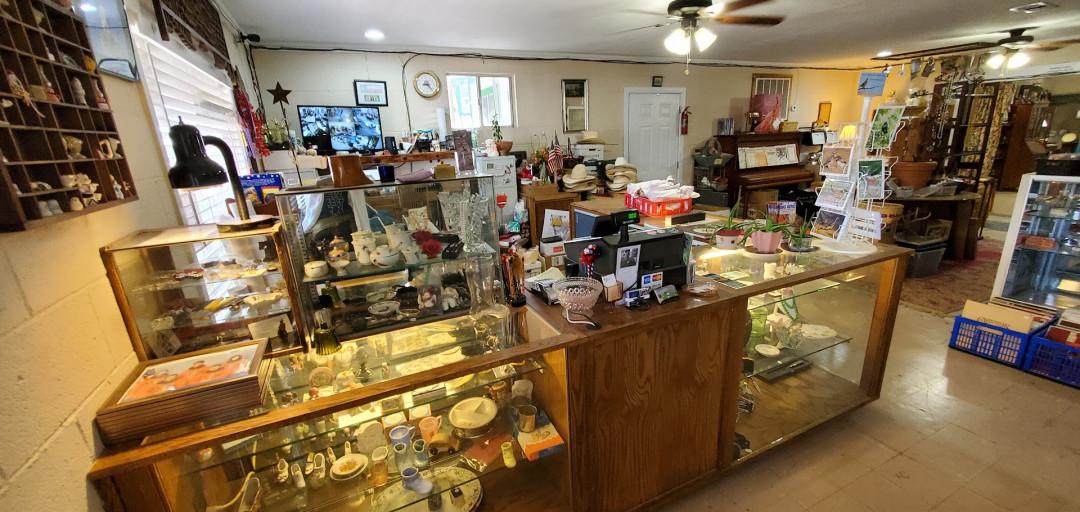 Hebert's Heirlooms & Resale Hebert's Heirlooms & Resale