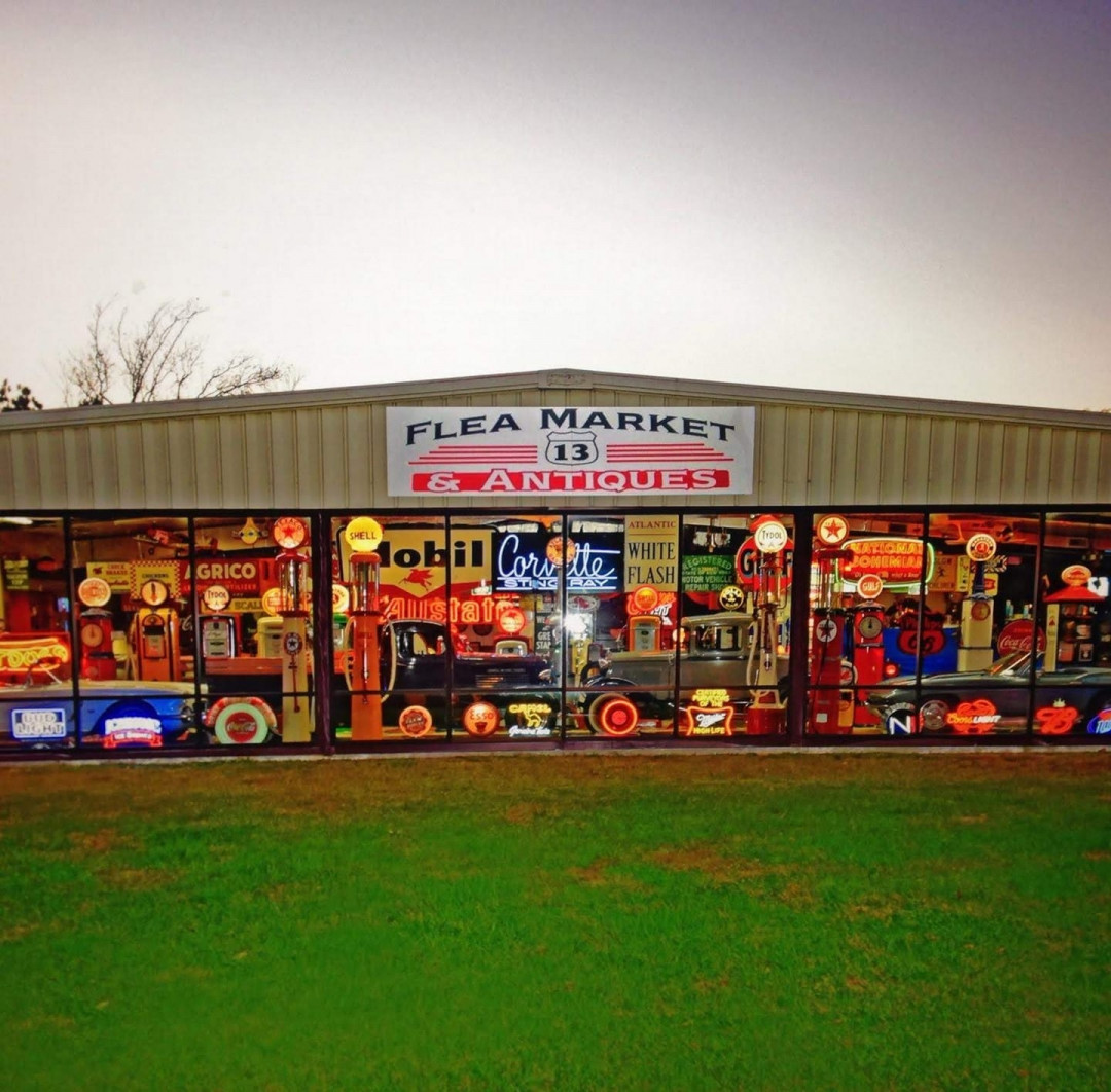 Flea Market 13 Antiques & Used Furniture Flea Market 13 Antiques & Used Furniture