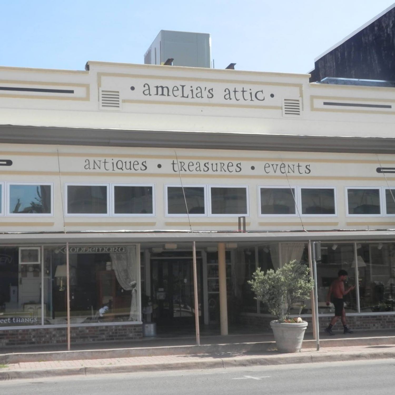 Amelia's Attic Antiques - Gainesville, Texas 76240