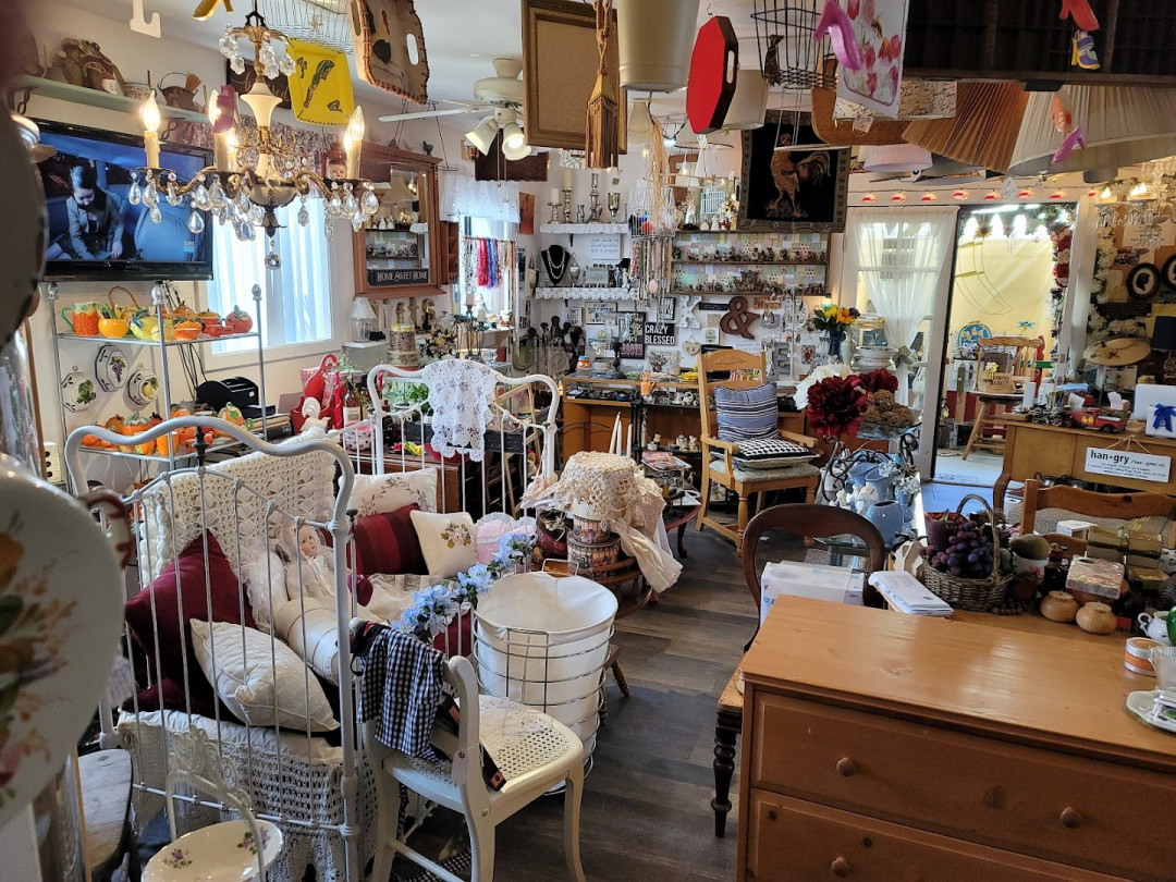 Carriage house Collectables - Watsonville | Find Hours, Photos ...