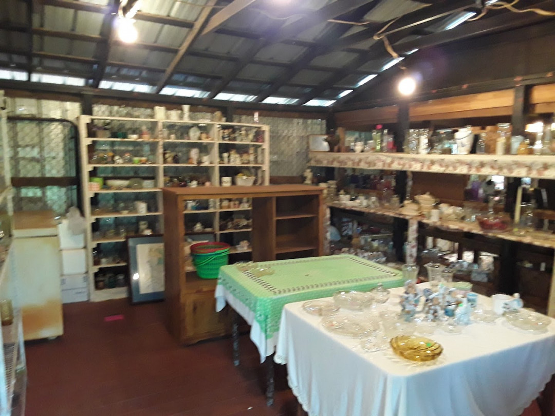 Nell's Kitchen & Flea Market Nell's Kitchen & Flea Market