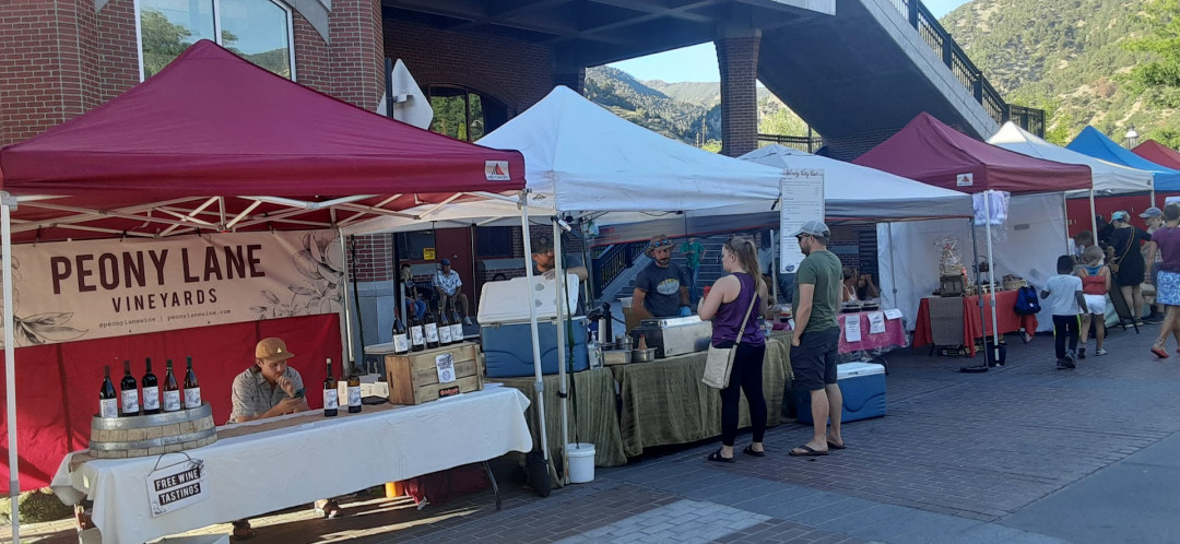 Glenwood Springs Downtown Market on 7th Street Glenwood Springs Downtown Market on 7th Street