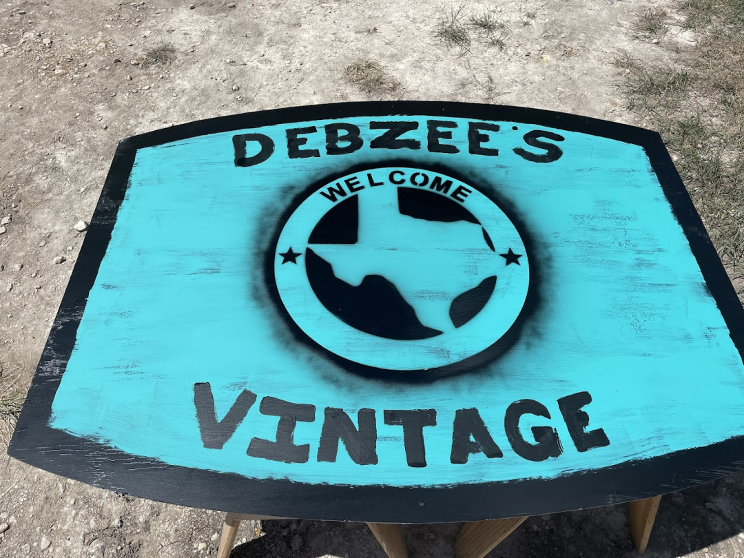 Debzee's Vintage Debzee's Vintage