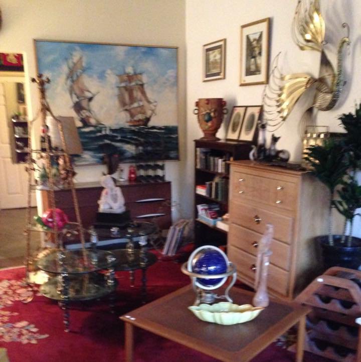 Leslie's Antiques & Consignment Store - Long Beach, California 90802