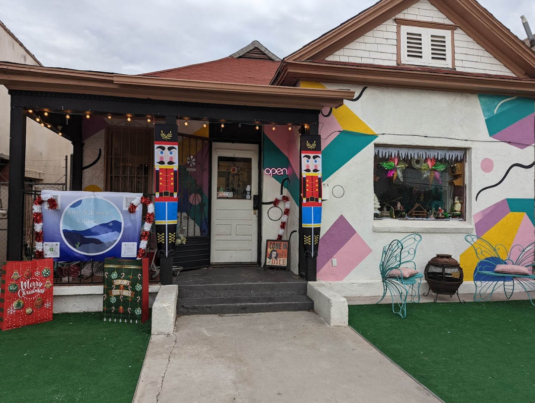 Jane & Jensen Vintage and Nostalgia Shop Jane & Jensen Vintage and Nostalgia Shop