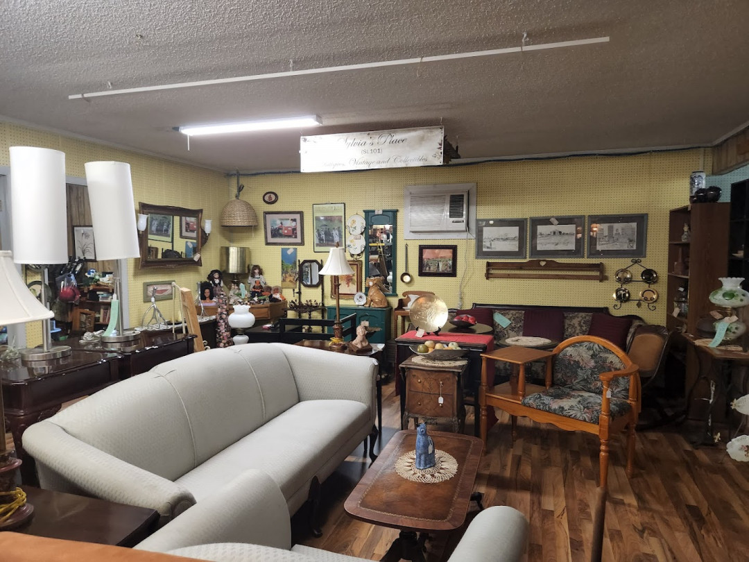 Tudor Rose Antiques & Collectibles Tudor Rose Antiques & Collectibles