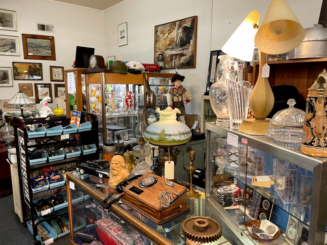 Briarwood Antiques and Collectibles Briarwood Antiques and Collectibles