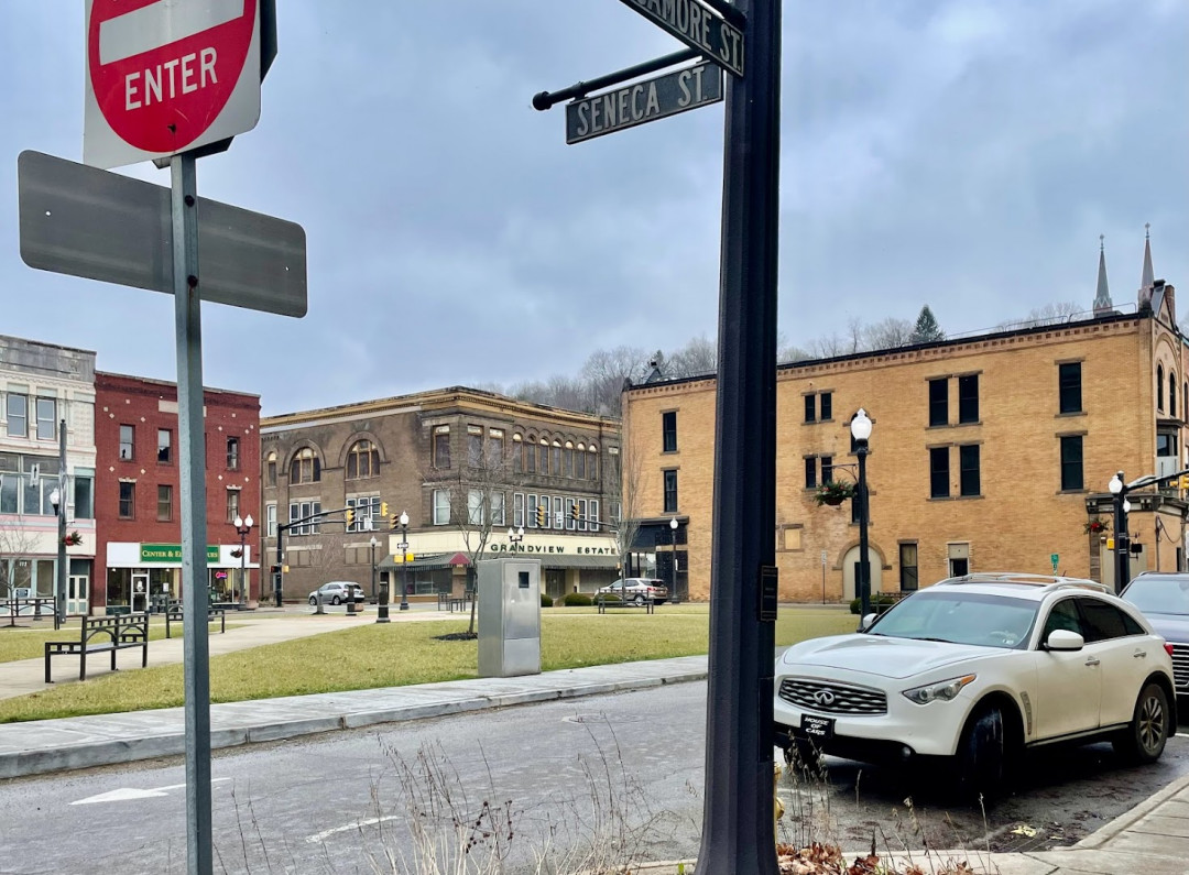 Center & Elm Antiques Center & Elm Antiques
