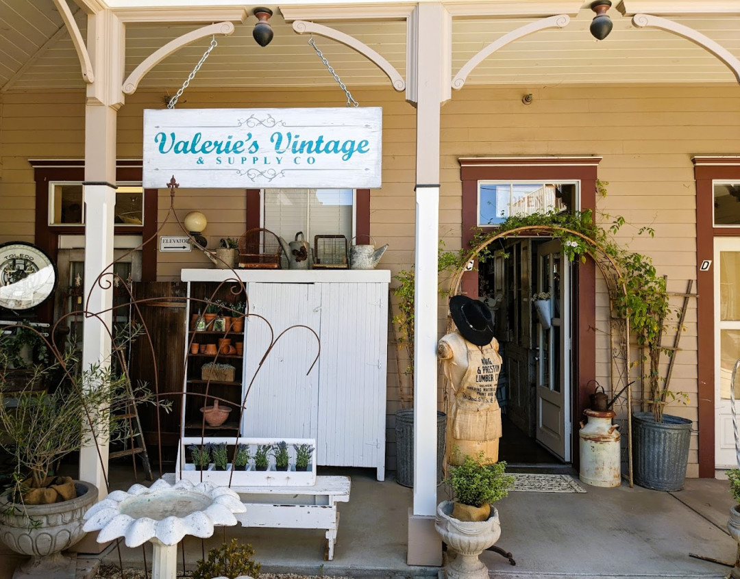 Valerie's Vintage & Supply Co. Valerie's Vintage & Supply Co.