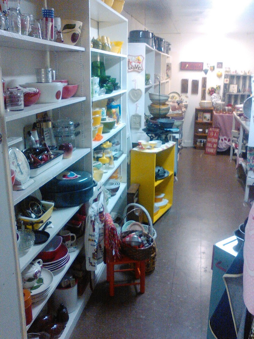 Bubela's Antiques & Collectables Bubela's Antiques & Collectables
