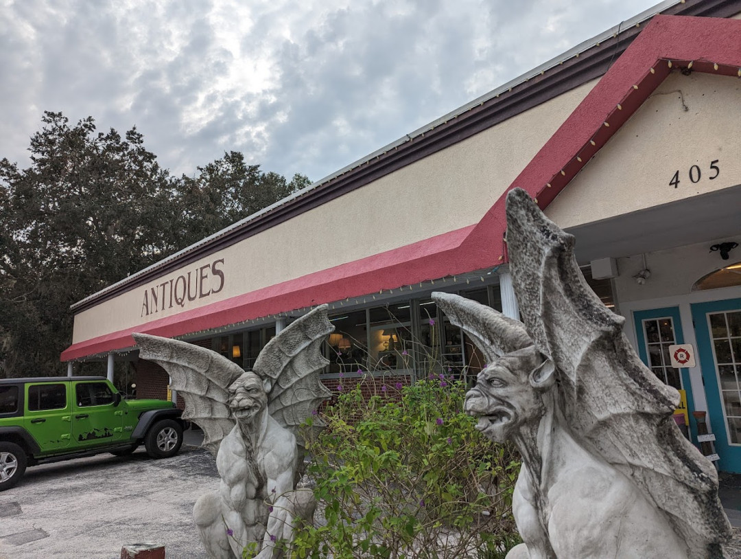 Village Antique Mall - Mt Dora, Florida 32757