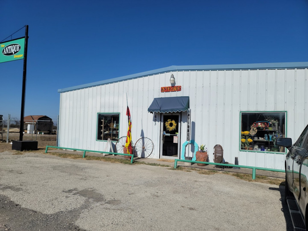 The antique shoppe The antique shoppe