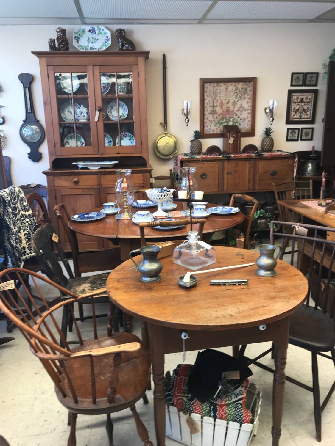 Ohio River Valley Antiques - Ravenswood, West Virginia 26164