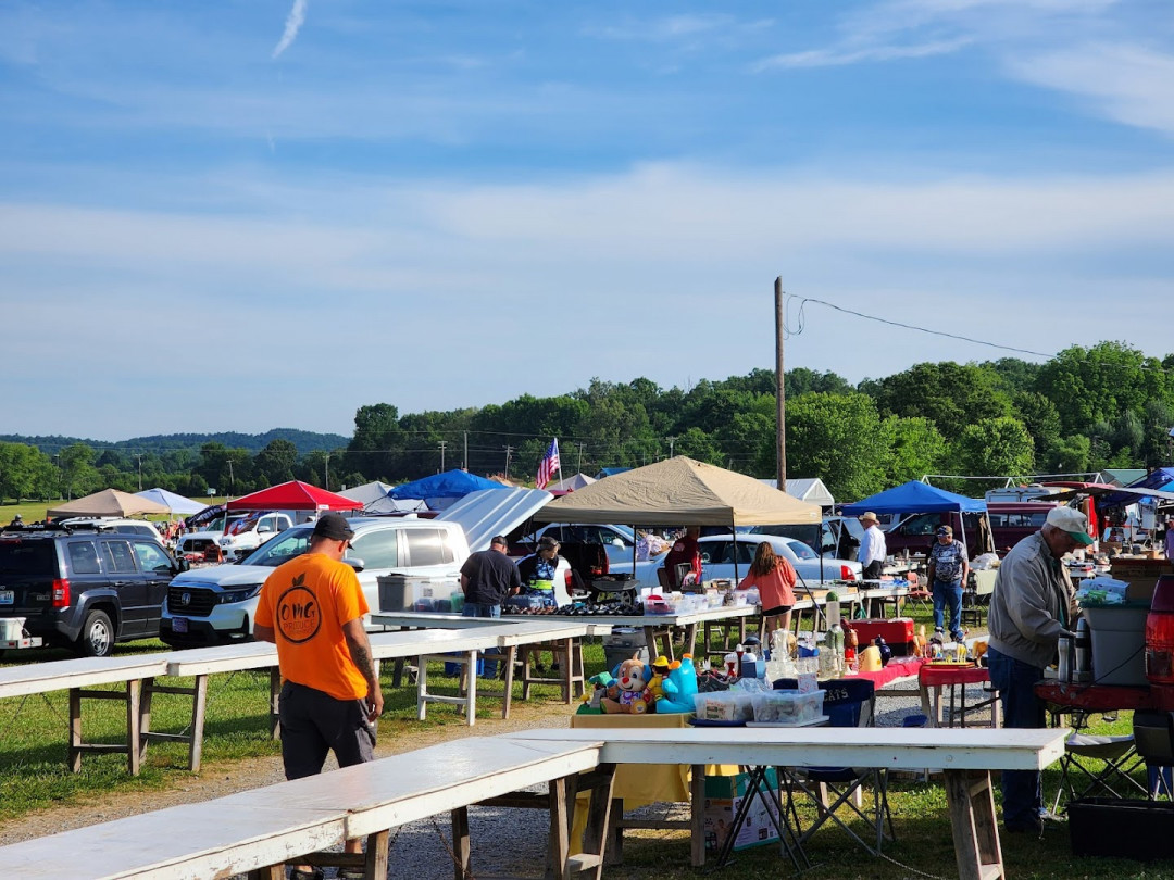Luke's Town & Country Flea Market Luke's Town & Country Flea Market