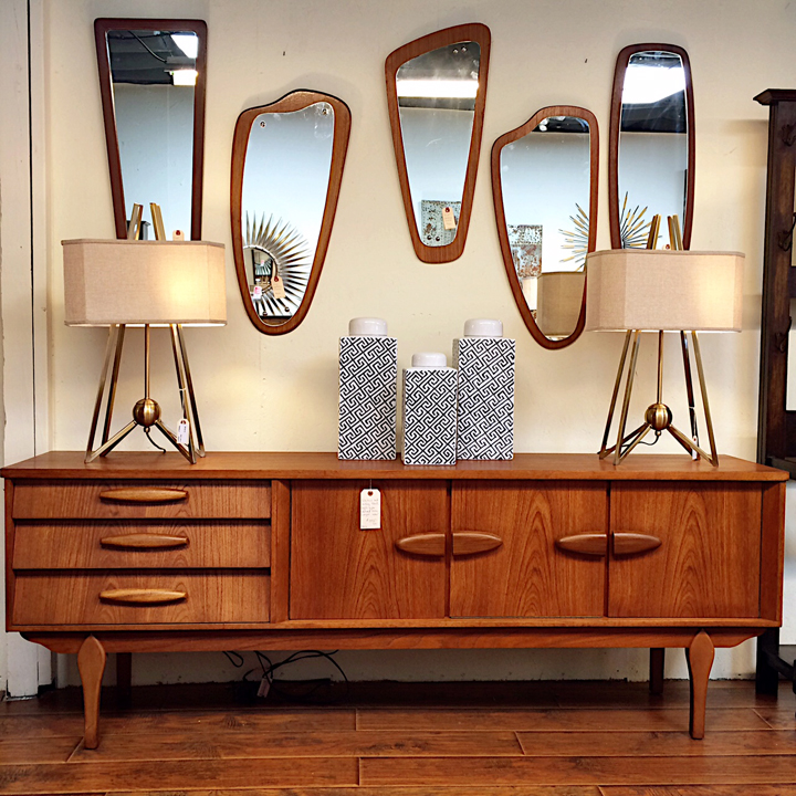  The Resurgence of Mid-Century Modern: Why 1950s Antiques Are Booming in Popularity