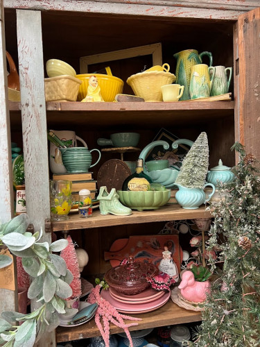 Maggie May's Vintage Treasures & Gifts - Lincoln, California 95648