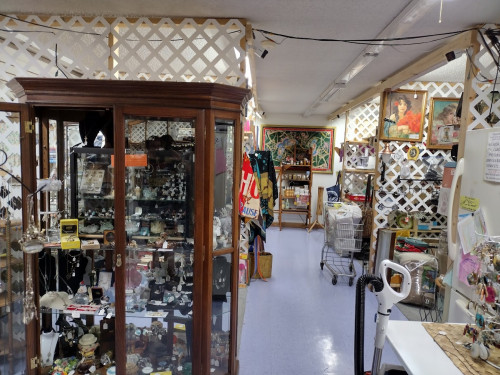 Gypsies Fleas N' Tiques - Ash Grove, Missouri 65604