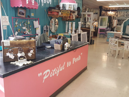 Pitiful To Posh Flea Market - Monett, Missouri 65708
