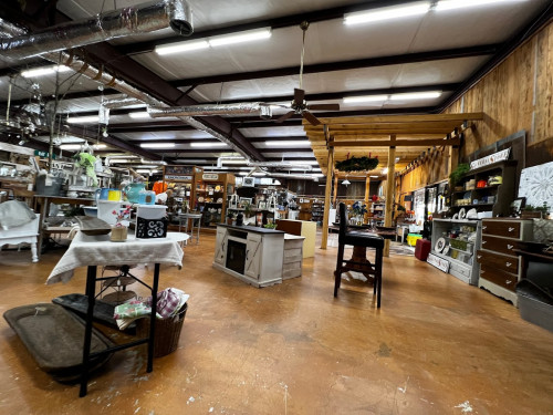 Antique Addictions And Collectibles - Clarksville, Arkansas  72830