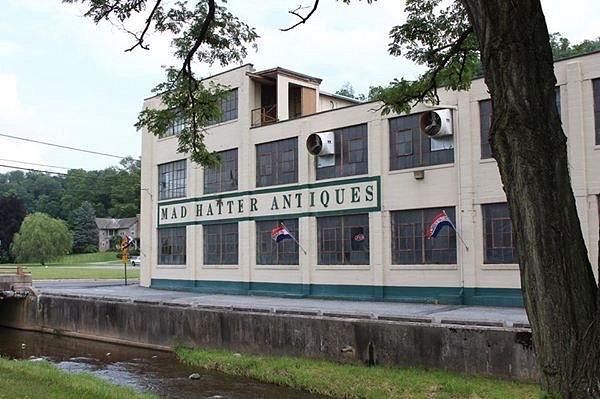 Mad Hatter Antique Mall - Adamstown, Pennsylvania 19501