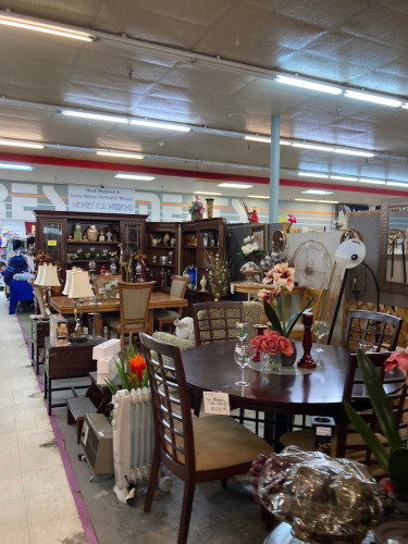 Junebugg's Flea & Antique Mall - Selma, Alabama  36703