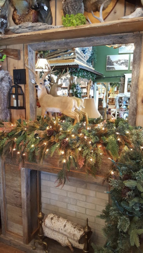 Peddler's Junction Flea Market & Decor - Crane, Missouri 65633
