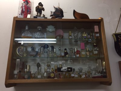 Picket Fence Antiques - Sacramento, California 95819