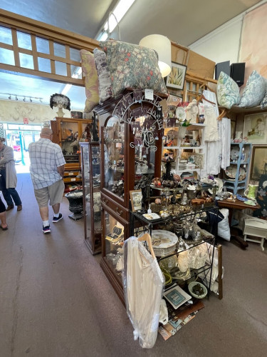 Homestead Antiques & Trading Co. - Carpinteria, California 93013