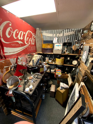 Chique Unique & Antique - Marble Falls, Texas 78654