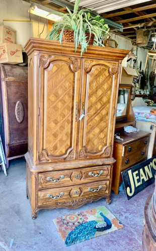 Old Farm Vintage Antiques - Tulia, Texas 79088