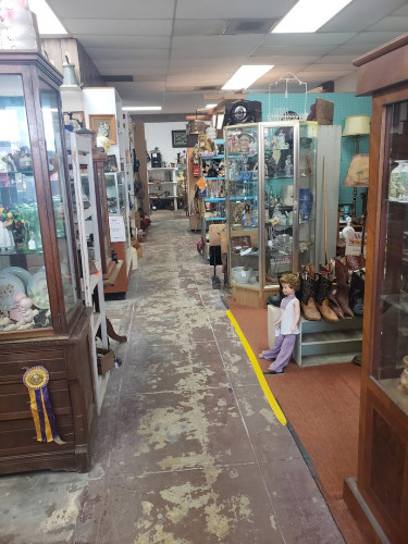 Great American Antiques Mall - Paso Robles, California 93446