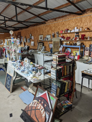 Uncle Dave's Flea Market - Benton, Illinois 62812