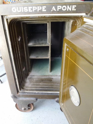 Antique Safe Collector - New Port Richey, Florida 34655