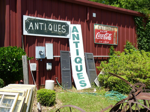 Aunt Tique & Uncle Junk's - Thomson, Georgia 30824