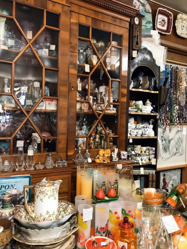 Carol's Antique Gallery - Saratoga, California 95070