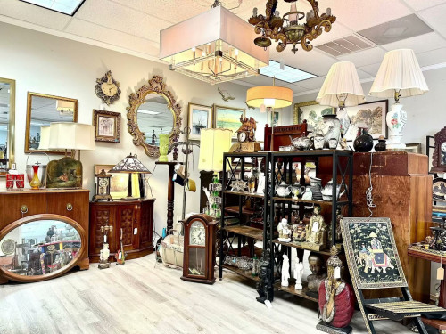 RusticLove Vintage & More - Tampa, Florida 33618