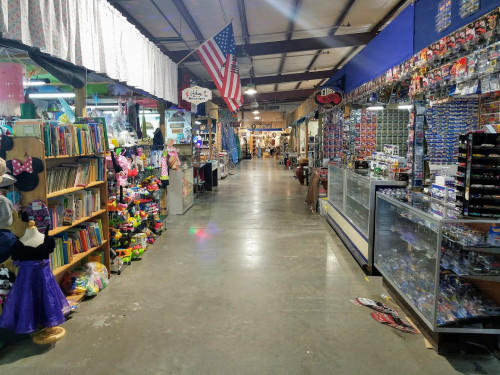 Flea Traders Paradise - Sevierville, Tennessee 37876