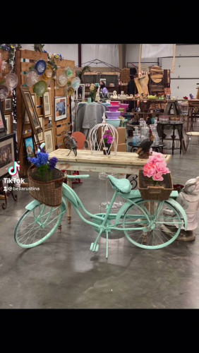 Bella Rustina Modern Vintage Market - Conway, Arkansas  72032