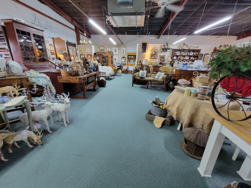 Smith's Antiques Mall - Miramar Beach, Florida 32550