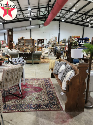 Alamo Antiques - Vealmoor, Texas 79720