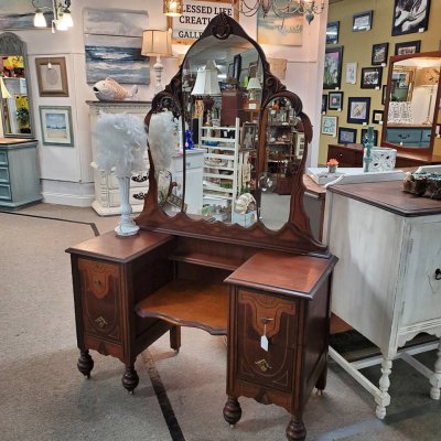 Miles Antique Mall - Pensacola, Florida 32503