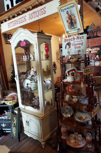 Antiques Mall Carmine - Carmine, Texas 78932