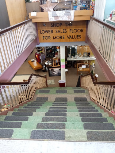 Mac's Attic Flea Market - Alliance, Ohio 44601
