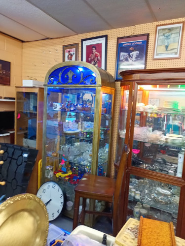 Everette Family flea mkt thrift store - Lucama, North Carolina 27851