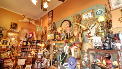 Jim & Willie's Antqs-Collectibles - Duncans Mills, California 95430