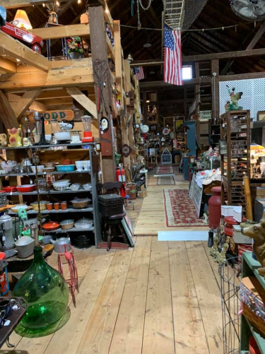 Red Barn Antiques on Park - Blandon, Pennsylvania 19510